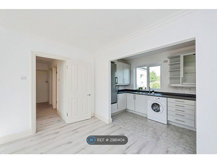 2 Bedroom Flat To Rent In Raleigh Road, Richmond, TW9