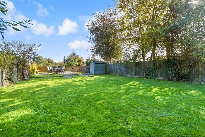 4 Bedroom Semi-detached House For Sale In Front Road, Woodchurch, Ashford, Kent, TN26