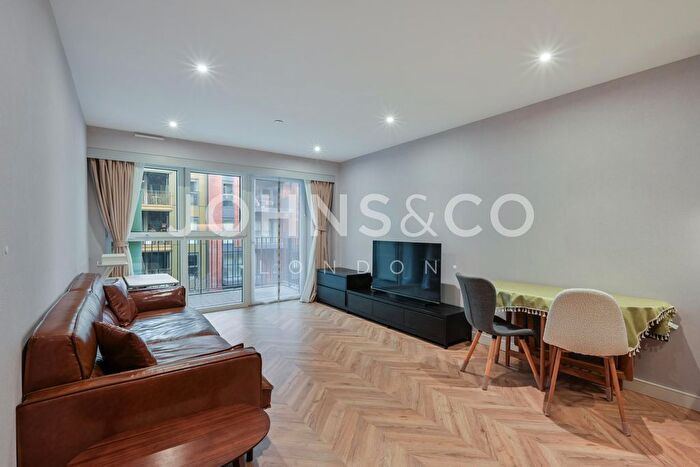 1 Bedroom Flat To Rent In Royal Exchange, Kingston Upon Thames, London, KT1