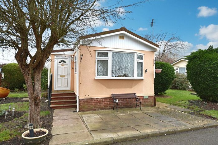 2 Bedroom Park Home For Sale In Pine Grove Park, Swavesey, CB24