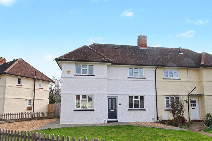 3 Bedroom Semi-Detached House For Sale In Hillbrow, Letchworth Garden City, SG6