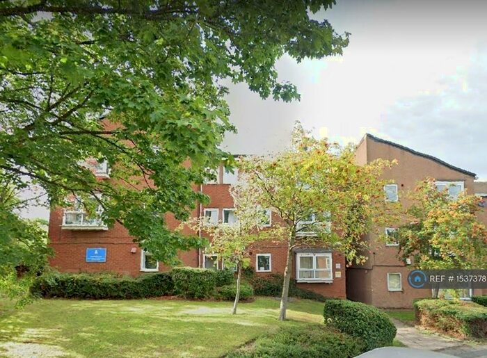 2 Bedroom Flat To Rent In Hunters Park Avenue, Bradford, BD14