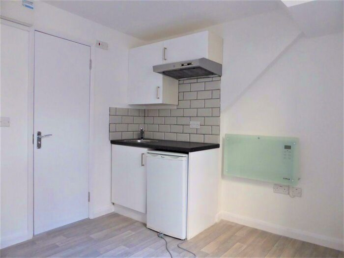 Studio To Rent In Middle Street-, P11