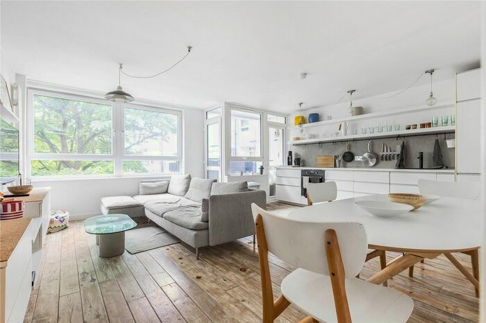 3 Bedroom Maisonette To Rent In De Beauvoir Road, London, N1