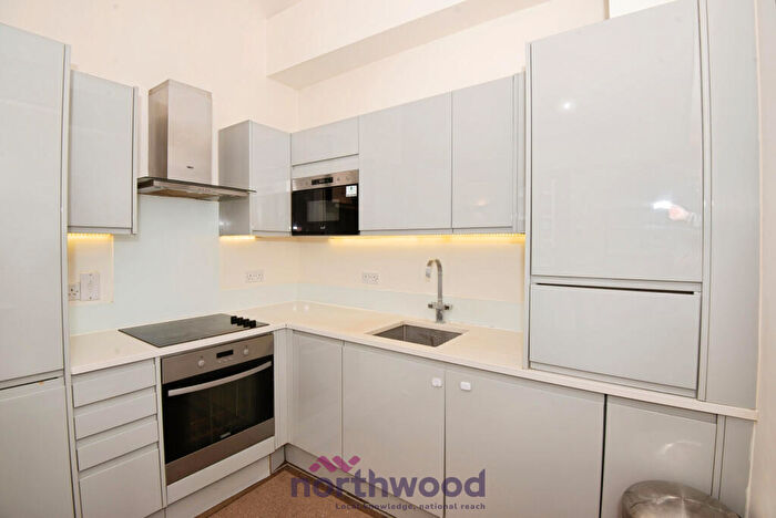 2 Bedroom Flat To Rent In York Road, Maidenhead, SL6