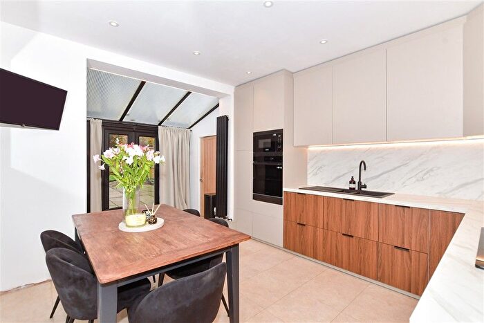 3 Bedroom Terraced House For Sale In Hastings Road, Maidstone, Kent, ME15