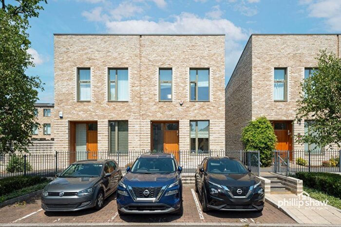 3 Bedroom Semi-Detached House For Sale In Farnsworth Drive, Edgware, HA8