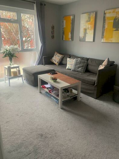 1 Bedroom Flat To Rent In Fox Hill, London, SE19