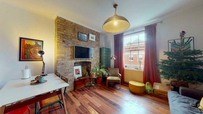 2 Bedroom Apartment To Rent In Shepton Houses, Welwyn Street, Bethnal Green, E2
