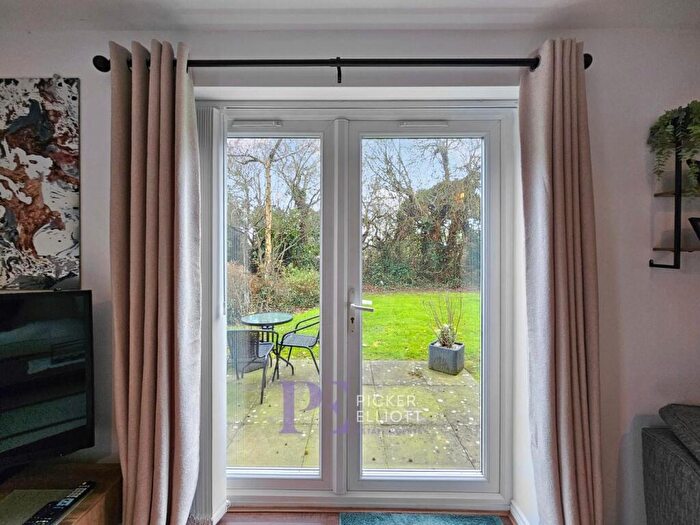 2 Bedroom Flat For Sale In Herons Court Hinckley, LE10