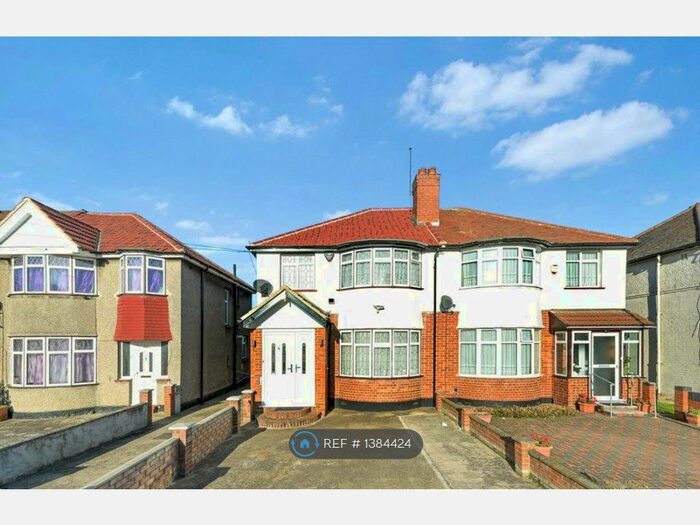 3 Bedroom Semi-Detached House To Rent In Wentworth Crescent, Hayes, UB3