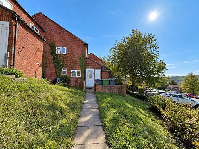 4 Bedroom Semi-Detached House To Rent In Cotswold Wayhigh Wycombe, High Wycombe, HP13
