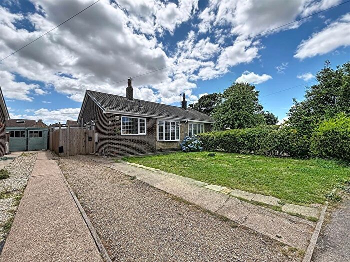 2 Bedroom Semi-detached Bungalow For Sale In Elm Grove, Aldbrough, HU11