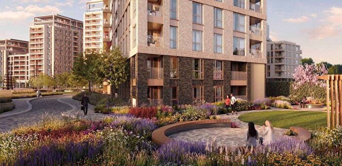 3 Bedroom Flat For Sale In King's Road Park, Fulham, London, SW6