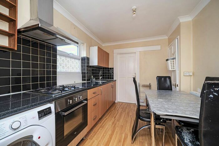 2 Bedroom Flat To Rent In South Esk Road, Forest Gate, London E7