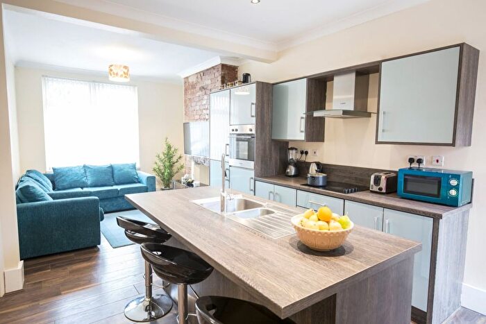 4 Bedroom Terraced House To Rent In Haworth Street, Hull, HU6