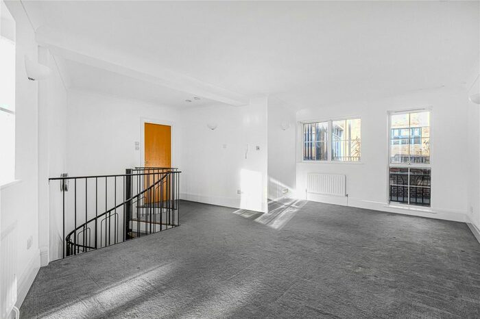 3 Bedroom Terraced House To Rent In Grange Yard, London, SE1