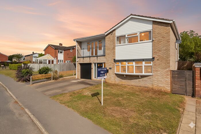 4 Bedroom Detached House For Sale In Acacia Avenue, St. Ives, PE27