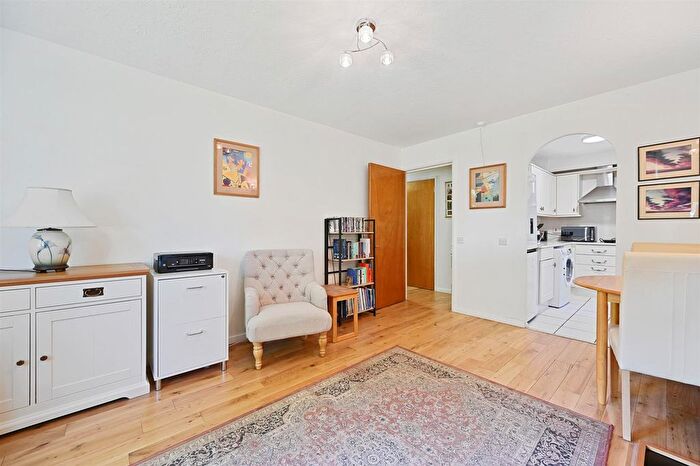 1 Bedroom Flat For Sale In Blakesley Avenue, London, W5