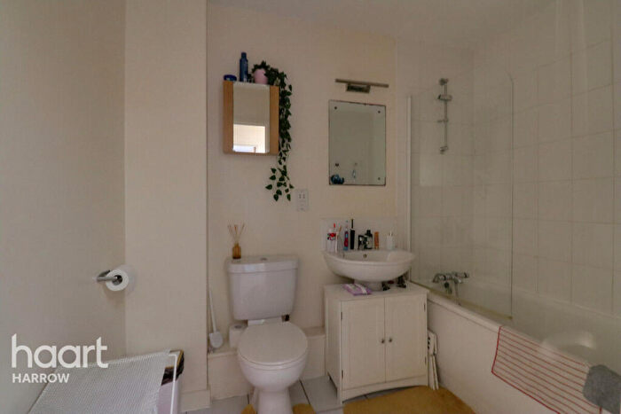 1 Bedroom Flat For Sale In Kenton Road, Harrow, HA3