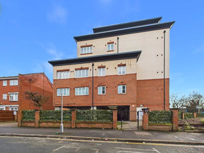 2 Bedroom Apartment To Rent In Bath Road, Slough, Berkshire, SL1