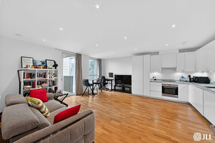 1 Bedroom Flat To Rent In Ribbons Walk, London, E20