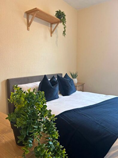 5 Bedroom Terraced House To Rent In Harold Grove, Leeds, LS6