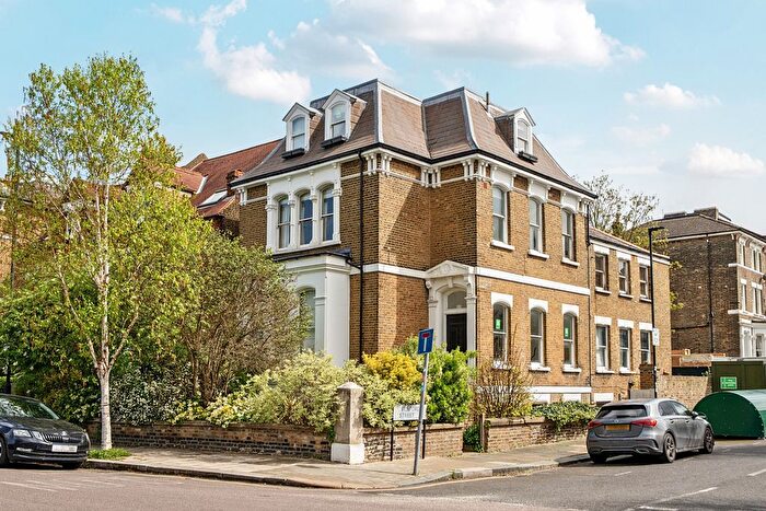 2 Bedroom Flat For Sale In Knatchbull Road, London, SE5