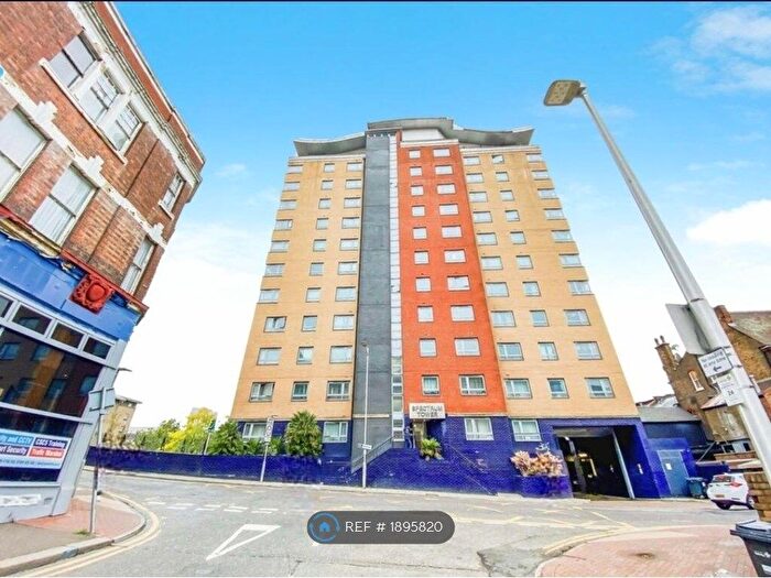2 Bedroom Flat To Rent In Spectrum Tower, Ilford, IG1