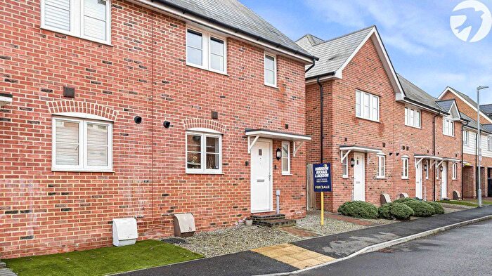 3 Bedroom Semi Detached House For Sale In Carmelite Road, Aylesford, Kent, ME20