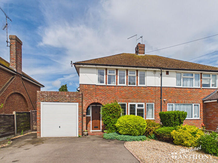 3 Bedroom Semi Detached House For Sale In Wendover Way, Aylesbury, HP21