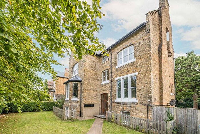 3 Bedroom Flat To Rent In Gloucester Road, Teddington, TW11