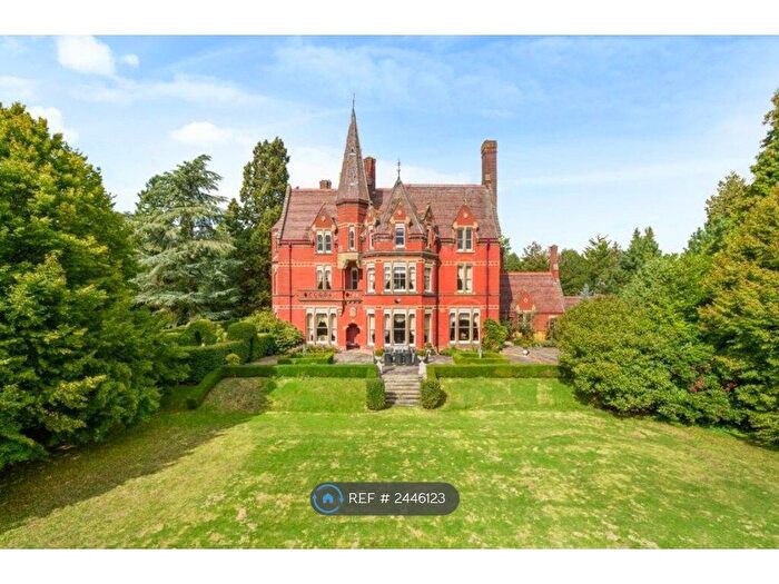 5 Bedroom Flat To Rent In Park House, Clapham, Bedford, MK41