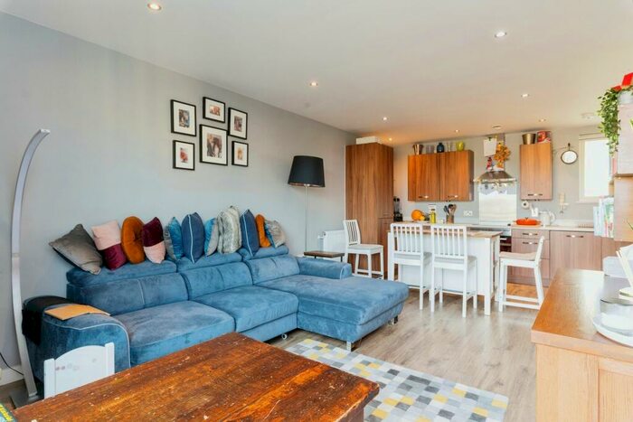 2 Bedroom Flat To Rent In Edmund Street, SE5