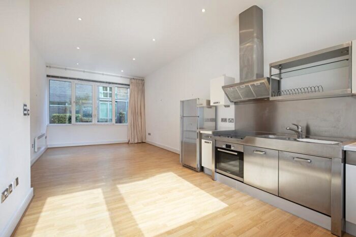 2 Bedroom Flat To Rent In Halcyon Wharf, Wapping High Street, London, E1W