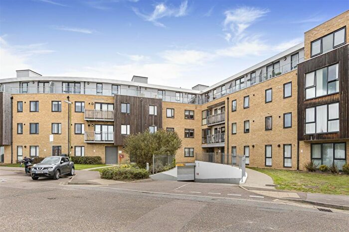 2 Bedroom Apartment For Sale In Smeaton Court, Hertford, SG13
