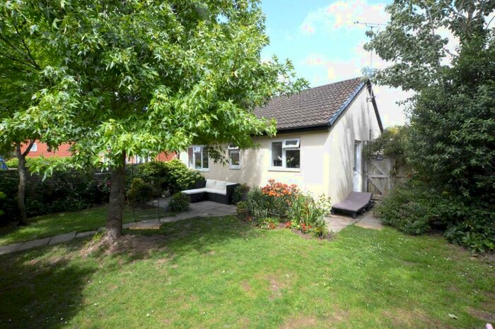 2 Bedroom Bungalow To Rent In Field Close, St Albans, AL4