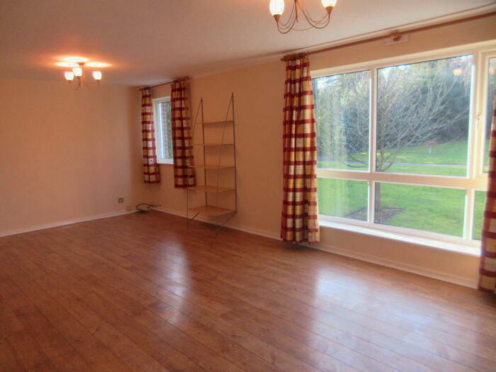 2 Bedroom Flat To Rent In Oak Hill Drive, B15