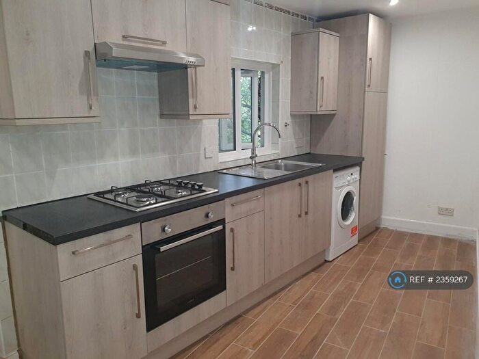 4 Bedroom Flat To Rent In Graham Road, Mitcham, CR4