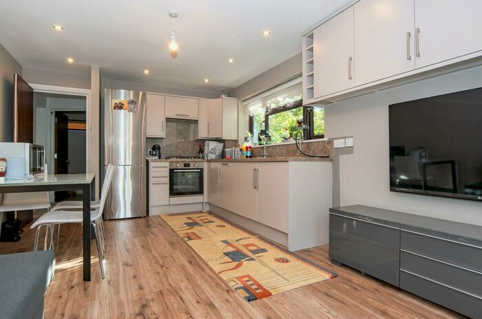 3 Bedroom Apartment To Rent In Seacourt Road, London, SE2