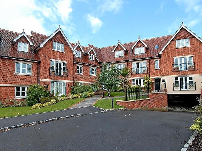 2 Bedroom Apartment To Rent In Upcross House, Upcross Gardens, Reading, RG1
