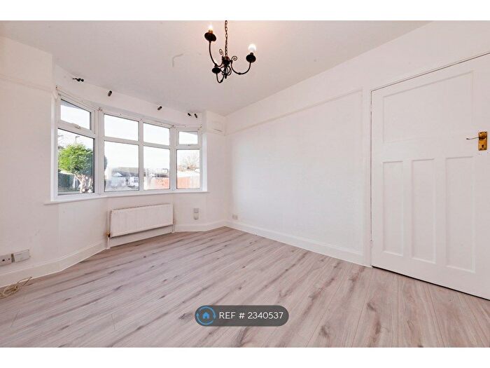 3 Bedroom End Of Terrace House To Rent In The Glade, Croydon, CR0