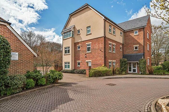 2 Bedroom Apartment For Sale In Sandhills Lane, Virginia Water, GU25