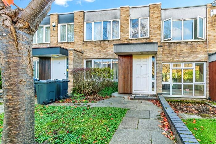 3 Bedroom Terraced House For Sale In Turnpike Link, Croydon, CR0