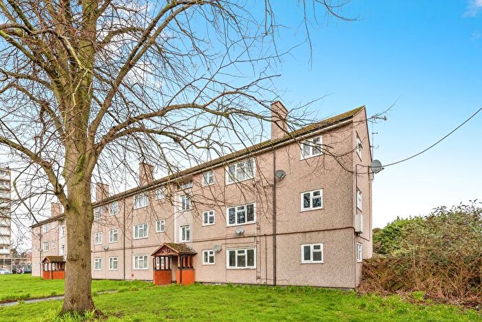 2 Bedroom Flat For Sale In Blandford Court, Swindon, Wiltshire, SN3