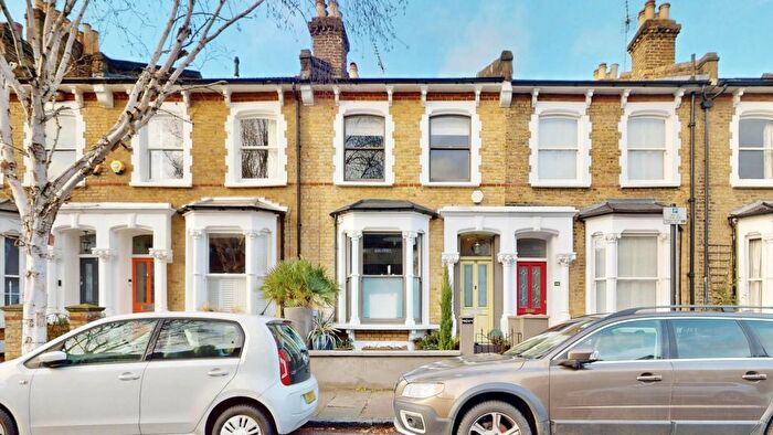 3 Bedroom Property For Sale In Dresden Road, Whitehall Park, N19