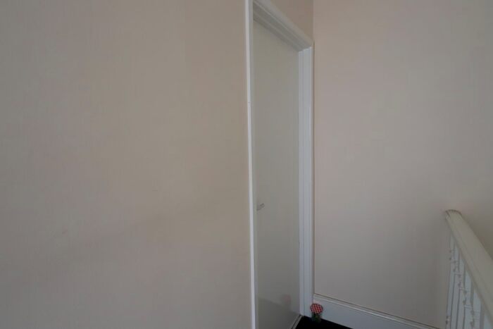 1 Bedroom Flat To Rent In High Street, Treorchy, CF42