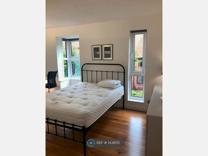 Studio To Rent In Turnpike Lane, Sutton, SM1