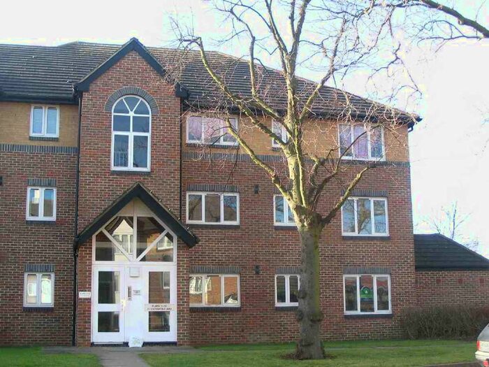 1 Bedroom Flat To Rent In Cotswold Way, Worcester Park, Surrey, KT4