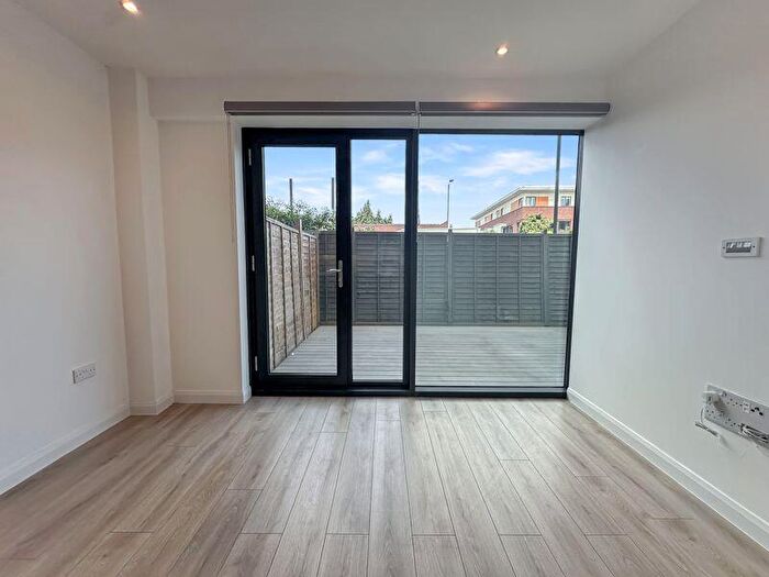 2 Bedroom Flat To Rent In Chesterfield House, Bath Road, Slough, SL1